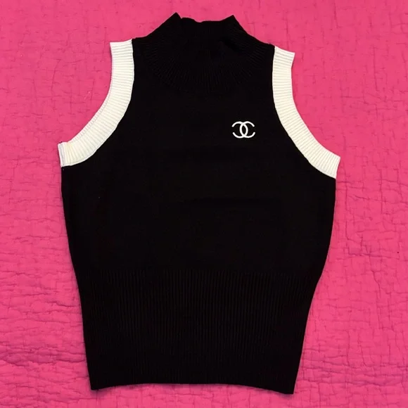 CHANEL Sleeveless Black and white knit Top, M - Picture 2 of 9